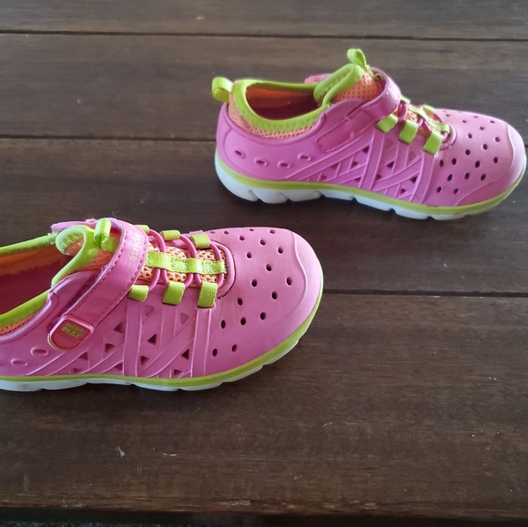 Stride Rite Water Shoes - Picture 3 of 14